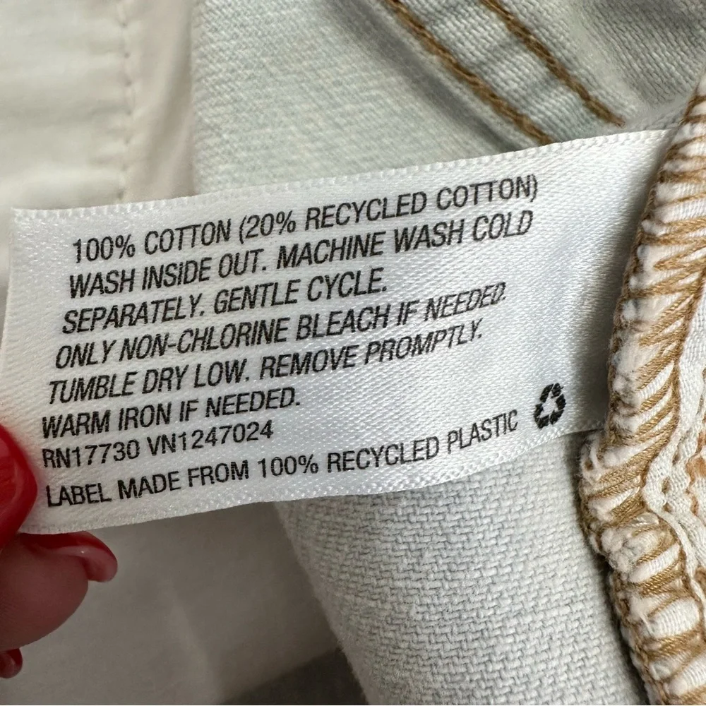 WILD FABLE  Super High Rise Cutoff Light Wash Denim Shorts Raw‎ Hem Size 14 - Picture 6 of 13